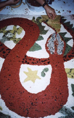 Foto da obra A Serpente, na técnica de papel artesanal