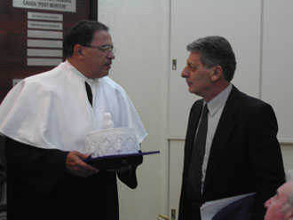 Reitor Lucio Botelho e  Carlos Roa - foto Leo Branco