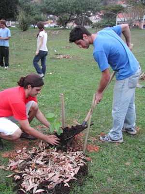 Trote da Engenharia Sanitária colaborou com o meio ambiente