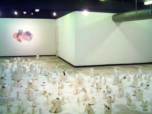 Instalação da artista Bernadete Amorim