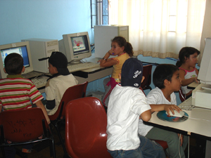 Crianças do Colégio Simão Hess atendidas pelo projeto