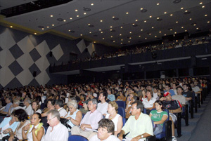 Os novos alunos lotaram o Centro de Eventos