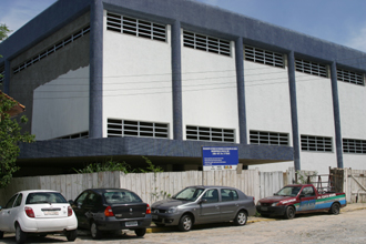 Fachada do pavilhão de exposições do MU