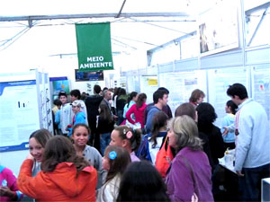A mostra atrai visitantes de diferentes idades ao campus