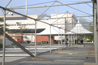 Montagem do evento - fotos Jones Bastos - Agecom/UFSC