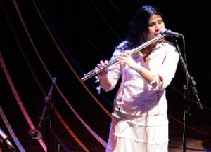 Ive Luna: oficina O corpo no canto