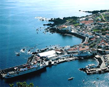 Ilha São Jorge / Joi Cletison