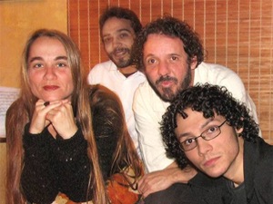 O grupo: alto astral, brilho e dança