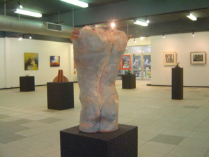 Artistas nacionais e estrangeiros expõem na galeria