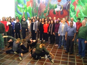 Coral e Grupo de Dança Fazendo Corpo Mole