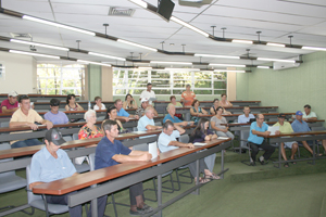 Agricultores de Salete visitam a UFSC...
