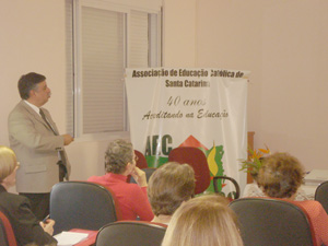 Neri dos Santos participa de seminário da AEC