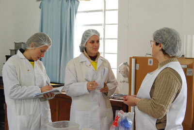 Cruz e Pagnan orientam dona de padaria