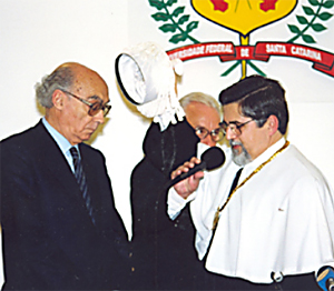 Saramago foi nomeado Doutor Honoris Causa em 1999
