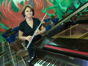 Miriam Moritz com flauta e piano