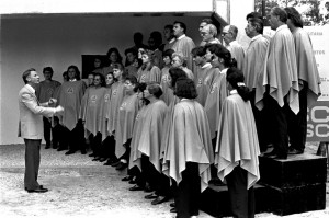 Maestro Acácio e Coral da UFSC - inauguração prédio Editora - 31/10/1991