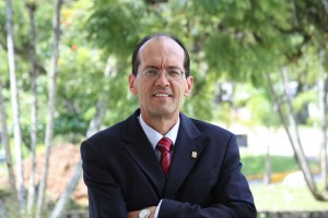 Ex-reitor Alvaro Prata profere palestra na UFSC