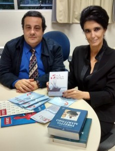 Professor Eduardo Lebre, da organização do evento, e a pesquisadora e professora da Universidade Estadual Paulista (UNESP) Eliane Maria Octaviano Martins