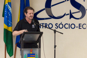 Professor Orlando Ferretti apresentou o panorama das UCs em Florianópolis