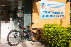 O proprietário da bicicleta poderá retirá-la na 5ª Delegacia de Polícia Civil da Capital (Foto: Henrique Almeida/Agecom/UFSC)