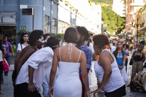 ‘Vozes de Zambi’ na performance teatral Senzala, na abertura do UFSCTOK 2014