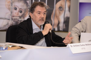 Professor Antônio Carlos Wolkmer, no painel “Direitos Animais: para além dos Direitos da Natureza”.