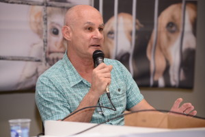 Professor Carlos Zanetti, no painel "A instrumentalização dos animais na pesquisa".