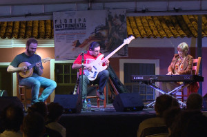 Fábio Peron, Thiago Espírito Santo e Silvia Góes no show "Alma de Músico"