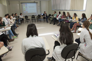 Atividades do Programa de Residência Multiprofissional envolvem aulas expositivas sobre temas relacionados a saúde