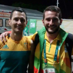 Vinicius Neves com o jogador Jamie Dwyer, diversas vezes eleito o melhor jogador de hóquei do mundo. Foto: divulgação
