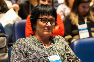 Clarice Loguercio Leite é homenageada por seu trabalho pela Micologia na UFSC. (Foto: Henrique Almeida/Agecom/UFSC)