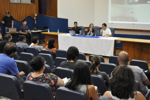 Reitor Luiz Cancellier fala sobre redução da carga horária e ponto eletrônico durante mensagem de boas-vindas. (Foto: Ítalo Padilha/Agecom/UFSC) 