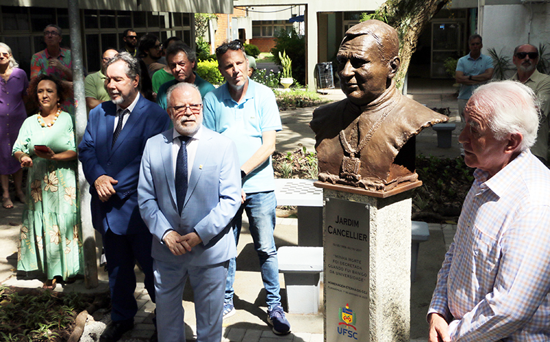 Diretor do setor de Ciências Jurídicas é eleito novo reitor da UFPR - Banda  B